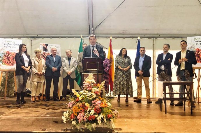 El delegado de Agricultura, Pesca, Agua y Desarrollo Rural, Francisco Acosta, en la inauguración de la IX Feria del Lechón Ibérico de Cardeña