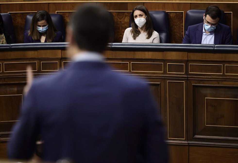 Archivo - El presidente del Gobierno, Pedro Sánchez, interviene en una sesión plenaria en el Congreso de los Diputados