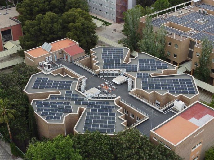Archivo - Una de las plantas fotovoltaicas puestas en marcha este año en la UJA