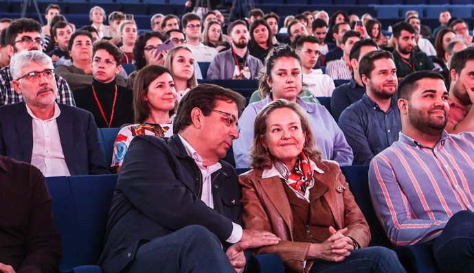 Fernández Vara y Nadia Calviño en las jornadas de JJSS en Badajoz.