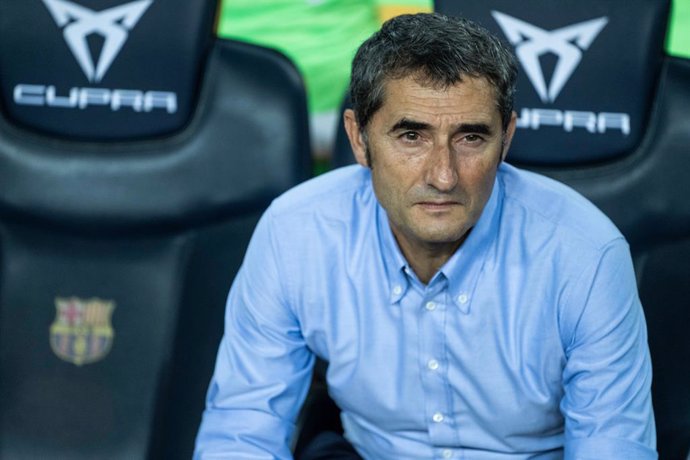 Ernesto Valverde, head coach of FC Barcelona, looks on during spanish league, La Liga Santander, football match played between FC Barcelona and Athletic Club Bilbao at Spotify Camp Nou on October 23, 2022 in Barcelona, Spain.