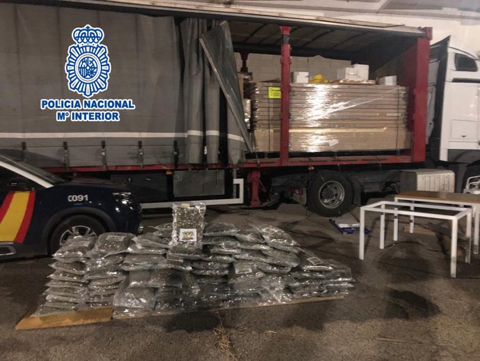 Marihuana oculta en un camión que circulaba por la autopista AP-7.