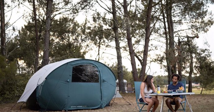 Archivo - La tienda 'Quechua Airseconds Skyview' recibió el premio al diseño en los Reveal Innovation 2022 de Decathlon.