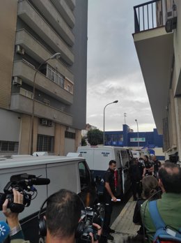 Imagen de la entrada a la Audiencia de Huelva este lunes.