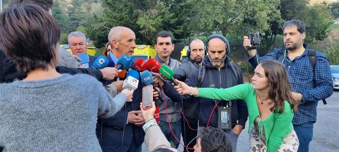 El consejero de Seguridad, Josu Erkoreka, realiza declaraciones en Balmaseda.