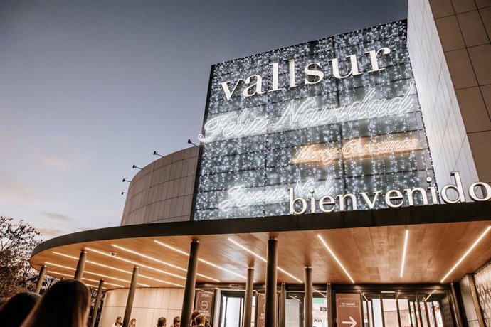 Archivo - Encendido de Vallsur de la Navidad de 2021.