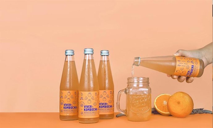 Víver Kombucha Naranja & Canela Está Elaborada Con Naranjas De Cultivo Ecológico De Andalucía, Sin Conservantes Ni Colorantes Artificiales, Cuenta Con Entre Tres Y Seis Veces Más De Vitamina C Que Un Zumo De Esta Fruta.