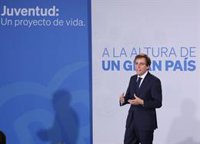 Almeida pide a los jóvenes decir "basta" a Sánchez porque solo busca que sean "cautivos de la paguita o el subsidio"