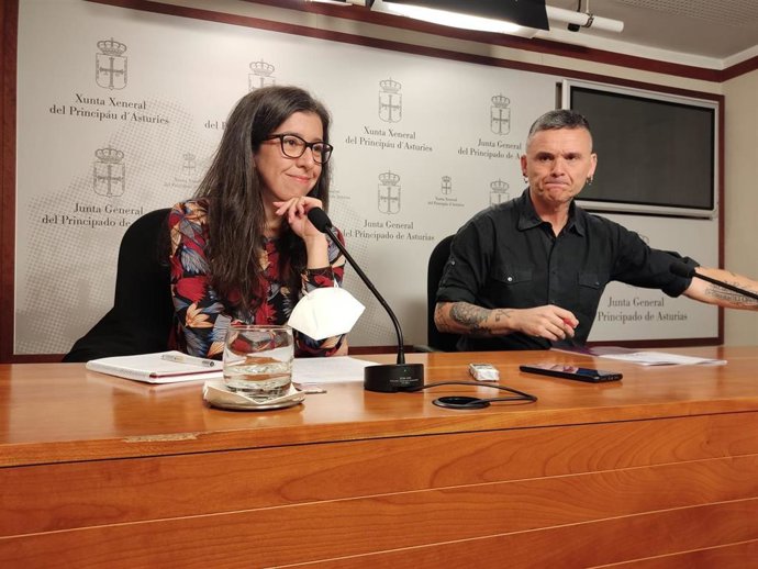 Alba González y Rafael Palacios en rueda de prensa.