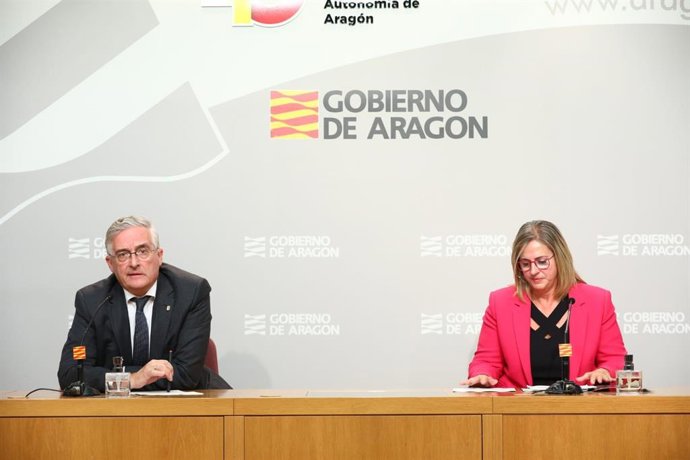 Joaquín Olona y Carmen Urbano, durante la rueda de prensa de este lunes en el Pignatelli.