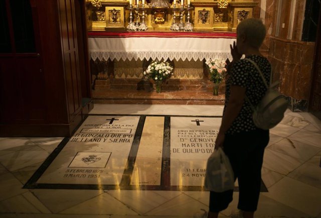 Archivo - Imágenes de recurso de la tumba del general franquista Queipo de Llano y Sierra en la Basílica de la Macarena.