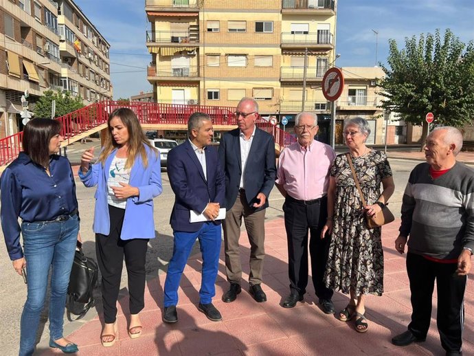 El diputado regional Jesús Cano, la portavoz del PP en Murcia, Rebeca Pérez, y el concejal del Ayuntamiento de Murcia Antonio Navarro, en Espinardo (Murcia).