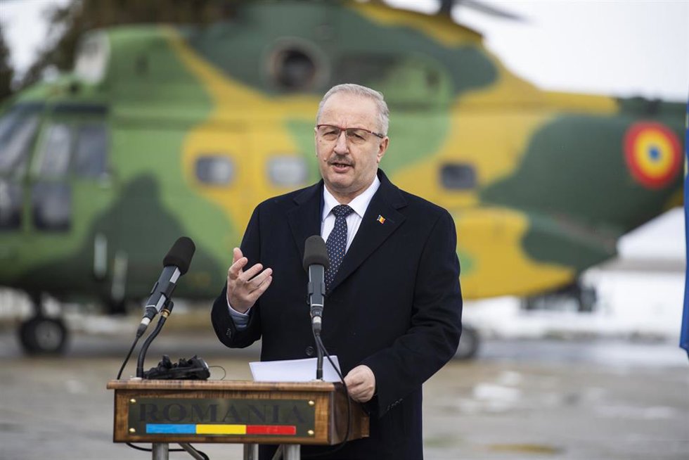 Archivo - El ministro de Defensa rumano, Vasile Dincu.