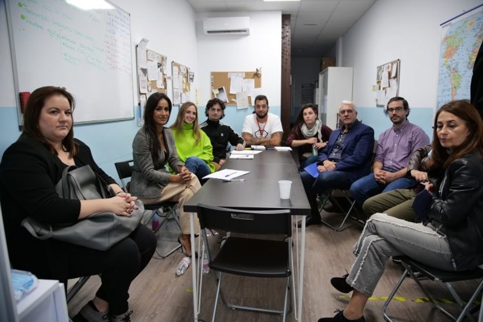 Villacís durante su visita a uno de los servicios de Atención en Proximidad de la red municipal