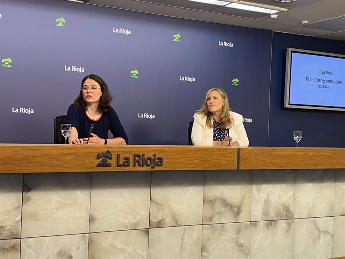 Archivo - La consejera de Participación , Raquel Romero, y la directora general de Igualda, Emilia Fernández, en el momento de la presentación del Plan Corresponsables 2022