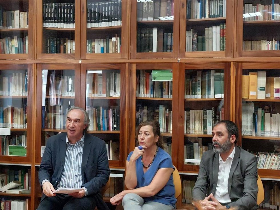 (I-D) El conseller de Educación y Formación Profesional, Martí March, la presidenta del Govern, Francina Armengol, y el Director General de Formación Profesional y Enseñanzas Artísticas Superiores, Antoni Baos.