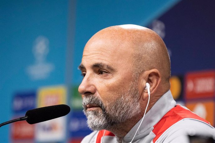 El entrenador del Sevilla, Jorge Sampaoli, durante una rueda de prensa de la Liga de Campeones 2022-2023. 