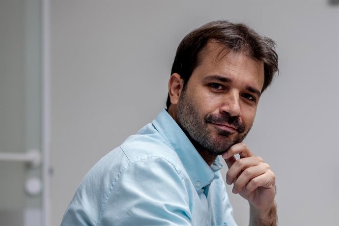 Archivo - El coordinador autonómico de Podemos Murcia, Javier Sánchez Serna, posa tras una entrevista con Europa Press, en la sede de la agencia, a 17 de agosto de 2022, en Madrid (España).