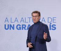 Feijóo propone ampliar la tarifa plana hasta los 35 años y acusa a Sánchez de querer "comprar" a los jóvenes con cheques