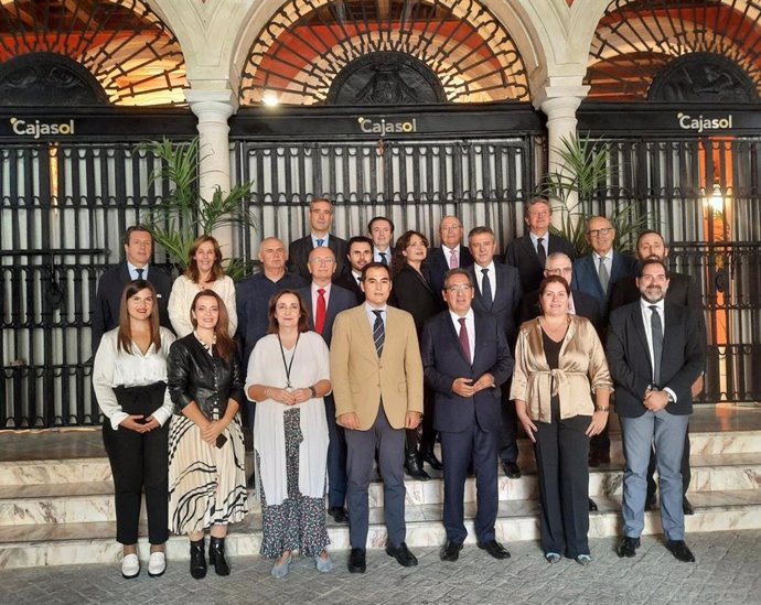 Reunión en Sevilla del consejero de Justicia, Administración Local y Función Pública, José Antonio Nieto, con la Junta Directiva de la Asociación de Fundaciones de Andalucía