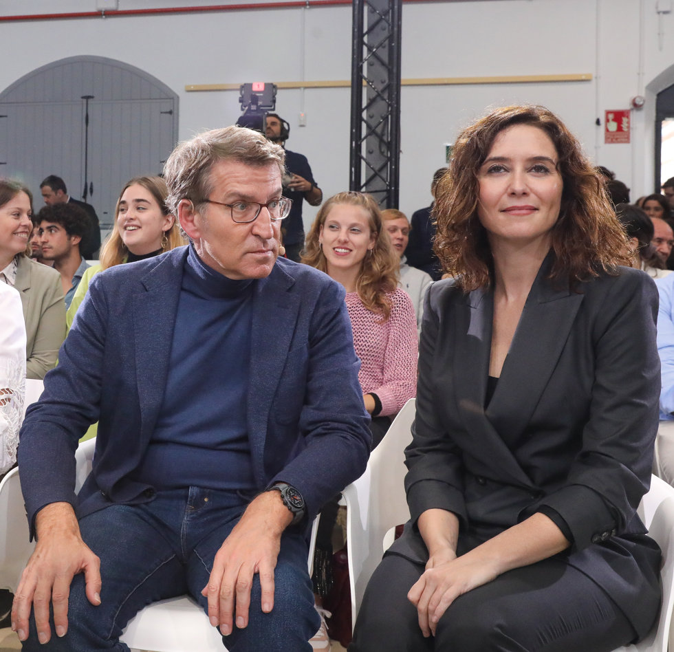 El presidente del PP, Alberto Núñez Feijóo y la presidenta de la Comunidad de Madrid, Isabel Díaz Ayuso, durante la segunda convención sectorial del Partido Popular 