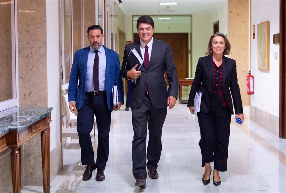 Archivo - El diputado del Partido Popular en el Congreso de los Diputados, Guillermo Mariscal (i) y la secretaria general del Partido Popular, Cuca Gamarra, a su llegada a una reunión de Junta de Portavoces, en el Congreso 