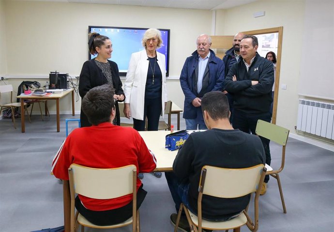 La consejera de Educación en el IES Montesclaros de Reinosa