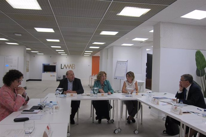 Reunión de los consejeros de Servicios Sociales de Navarra, Aragón y La Rioja y de otros responsables de este ámbito de las tres Administraciones.