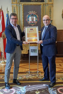 Vitoria-Gasteiz recibe la 'Placa de Oro de la seguridad' como una de las ciudades más seguras de España