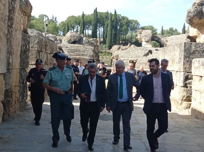 Toscano y Delgado presiden la reunión de la Junta de Seguridad para establecer el dispositivo de cara al Cross de noviembre.