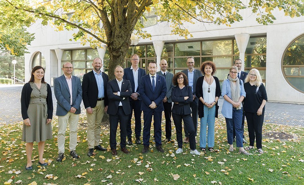 Los equipos de HES-SO y de la UPNA, en el campus de Arrosadia.