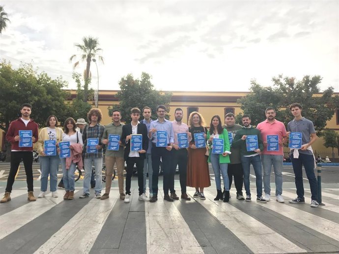 Cargos de JSA de Sevilla y Andalucía critican el plan de empleo 'Joven Ahora' impulsado por la Junta.