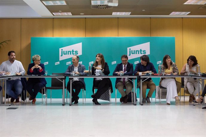 Archivo - Miembros del Grupo Parlamentario de Junts per Catalunya en una rueda de prensa tras la primera reunión de la nueva ejecutiva de Junts, a 7 de junio de 2022, en Barcelona, Cataluña (España). Durante la reunión, la Ejecutiva de Junts ha decidido