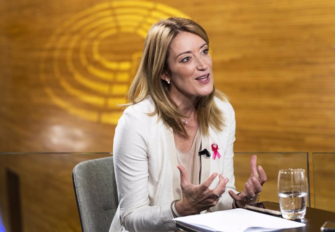 La presidenta del Parlamento Europeo, Roberta Metsola, durante una entrevista para Europa Press en el Parlamento Europeo, en Estrasburgo (Francia).