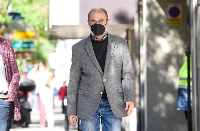 Archivo - El presidente de Aragón, Javier Lambán, llega a un encuentro del PSOE con sus presidentes autonómicos para encauzar el debate sobre la financiación autonómica, a 5 de noviembre de 2021, en Madrid (España). La dirección del PSOE ha convocado es