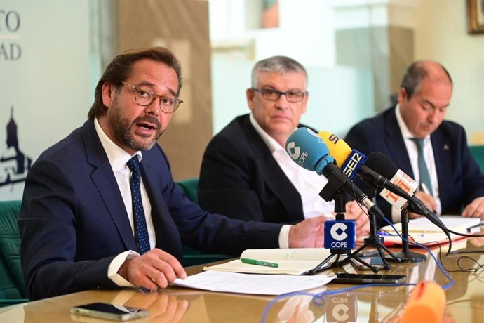 Reunión de la Junta y el Ayuntamiento de Guadix