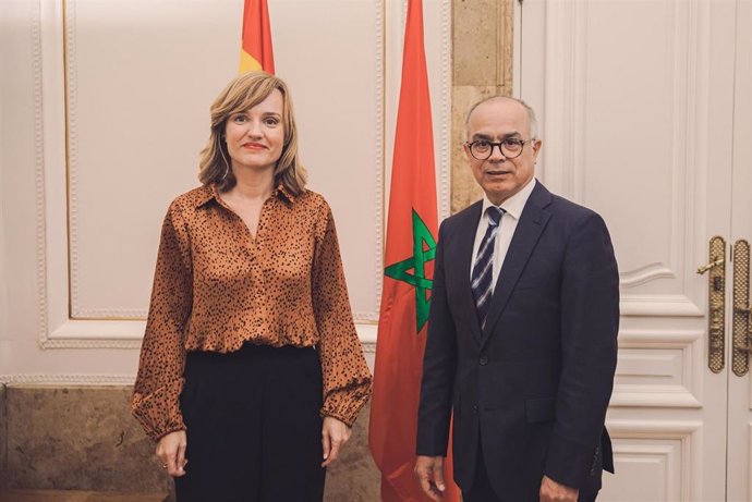 La ministra de Educación y Formación Profesional, Pilar Alegría, y el ministro de Educación Nacional, Preescolar y Deportes de Marruecos, Chakib Benmoussa,