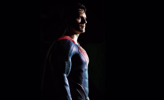 Henry Cavill confirma oficialmente su regreso como Superman en Black Adam de DC