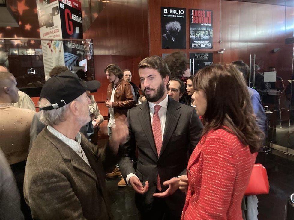Javier Angulo (i), Juan García-Gallardo y Ana Redondo.