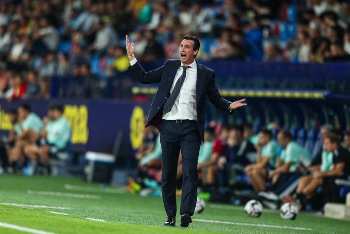 Unai Emery, head coach of Villarreal, protest during the Santander League match between Villareal CF and Club Atletico Osasuna at the Ceramica Stadium on October 17, 2022, in Valencia, Spain.