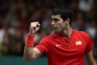 Carlos Alcaraz sufre para sumar su primera victoria como número uno del mundo