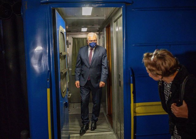  El presidente alemán Frank-Walter Steinmeier llega a Kiev en tren desde Przemysl.