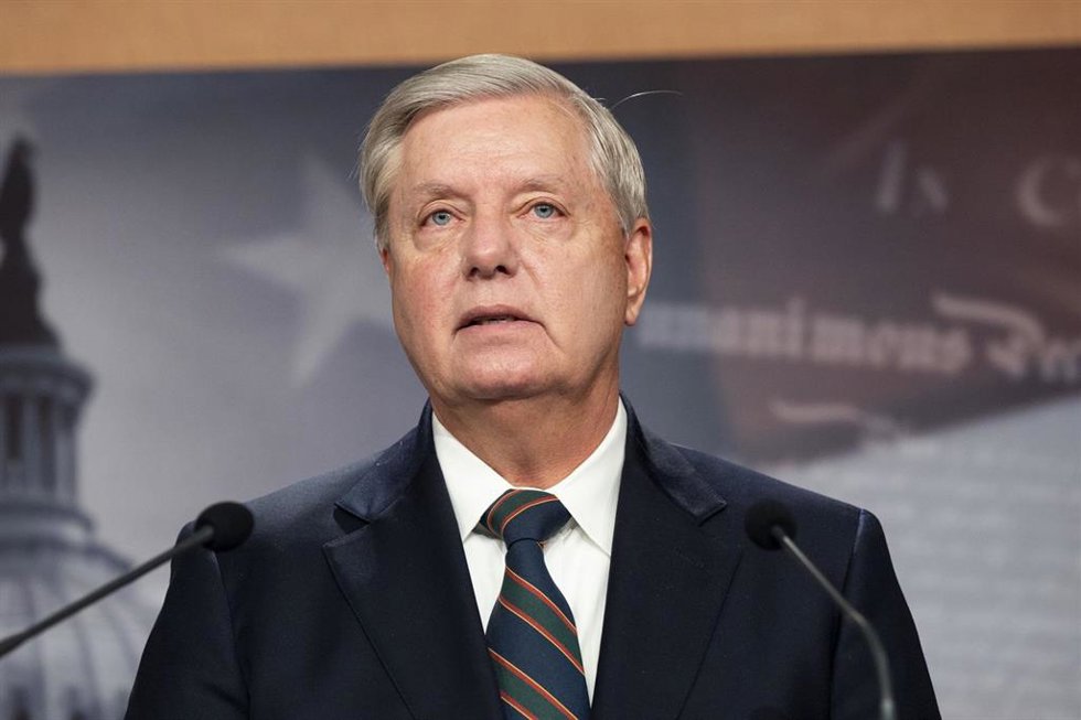 Archivo - El senador republicano estadounidense Lindsey Graham habla en una rueda de prensa, Washington