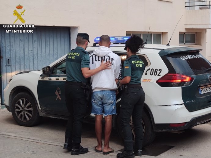 Cinco detenidos y cuatro investigados por una reyerta entre dos bandas en fiestas de Sanet y Negrals