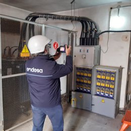 Archivo - Endesa invierte 120.000 euros en digitalizar la red eléctrica y mejorar la calidad de su servicio en La Jacetania