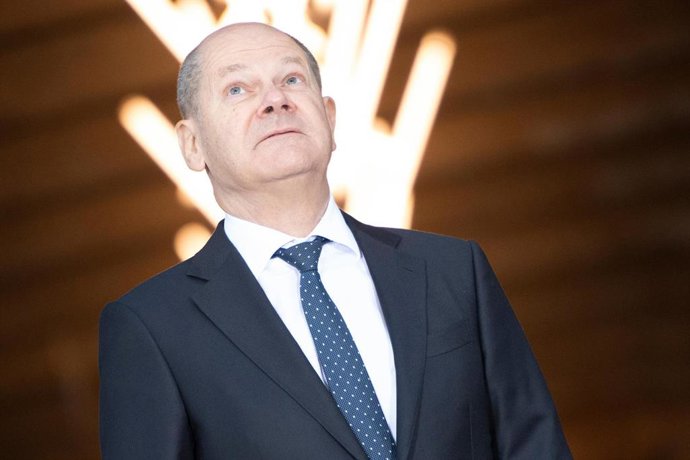 25 October 2022, Berlin: German Chancellor Olaf Scholz stands in front of the Westhafen Event and Convention Center in Berlin where International experts will discuss the reconstruction of Ukraine on Tuesday. Photo: Christophe Gateau/dpa