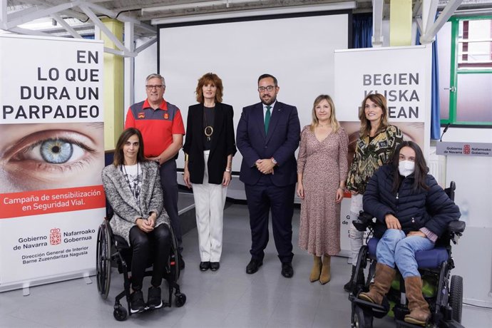 Foto de grupo del vicepresidente Remírez con participantes en la campaña.