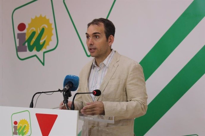 Toni Valero, coordinador general de IU Andalucía, en rueda de prensa en una foto de archivo.