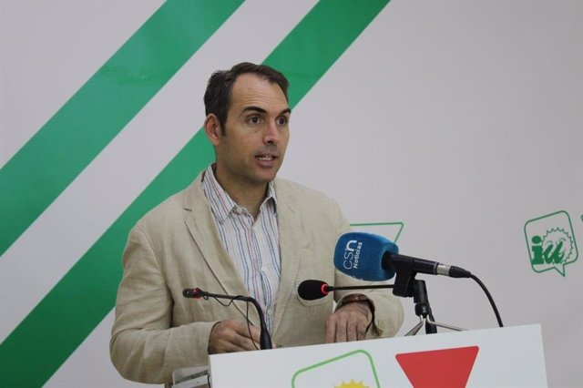 Toni Valero, coordinador general de IU Andalucía, en rueda de prensa en una imagen de archivo 