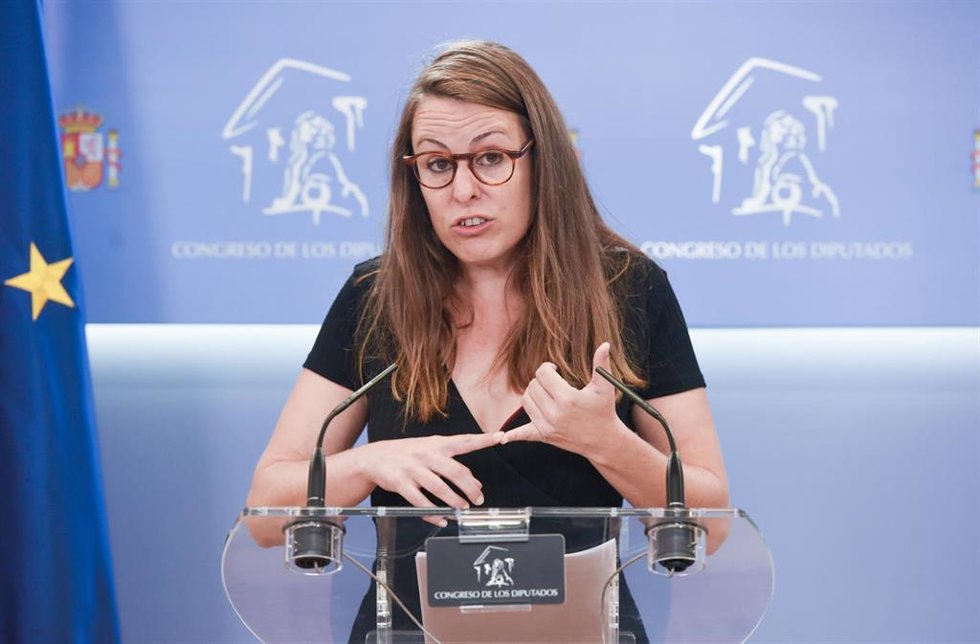 Archivo - La portavoz de la CUP en el Congreso, Mireia Vehí, interviene en una rueda de prensa en el Congreso de los Diputados.